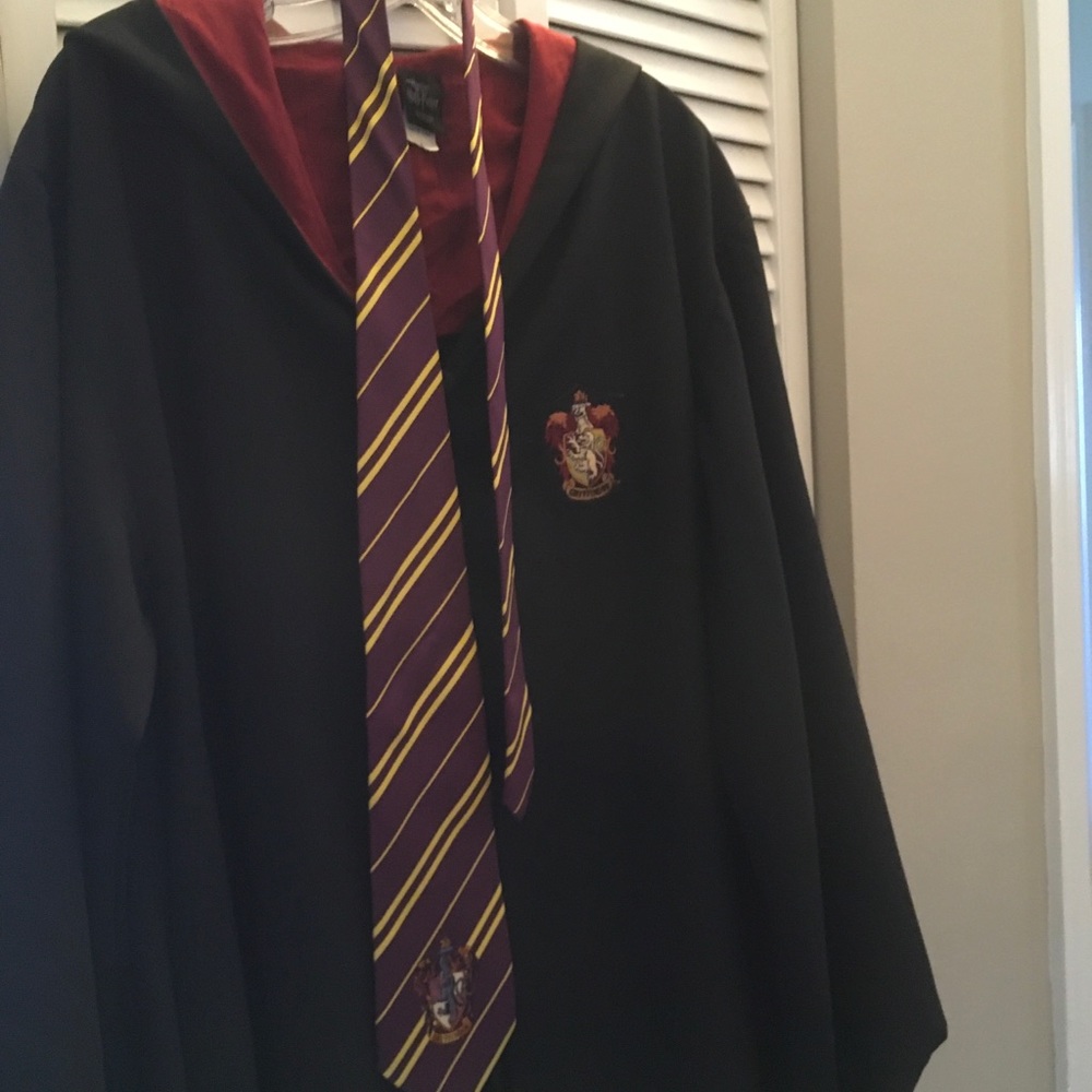 Gryffindor Harry Potter robe and tie
